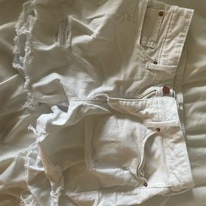 White Levi’s shorts